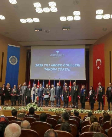 bakan-yumakli-tarim-sektorumuzun-gelisiminde-de-bilimsel-bilginin-gucunu-topragin-bereketiyle-bulusturmamiz-gerekiyor-EywRl6Hk.jpg