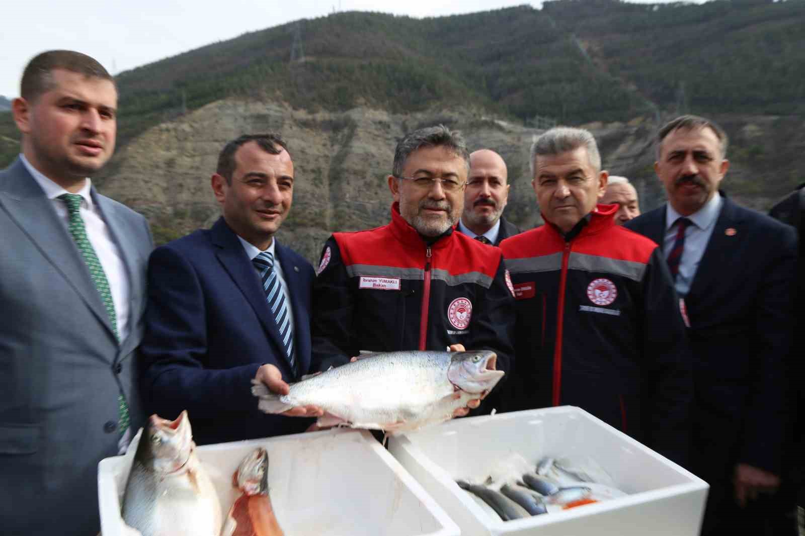 bakan yumakli turk somonu ihracati 500 milyon dolara ulasti 0