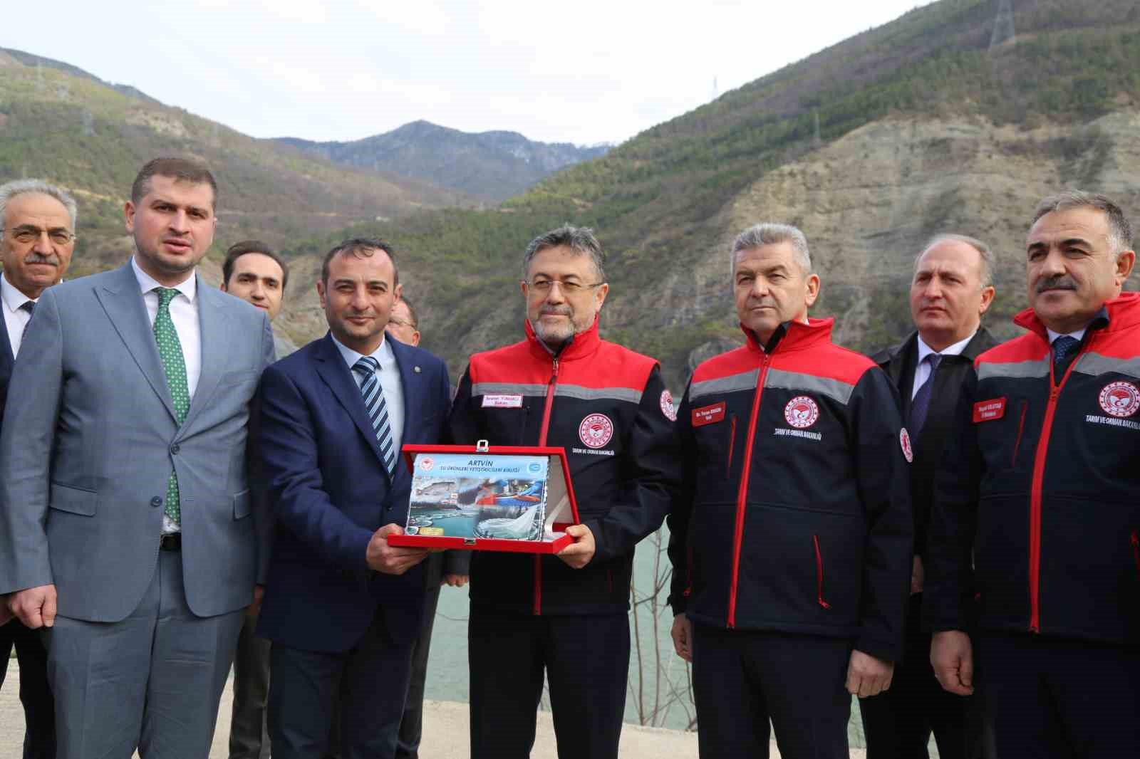 bakan yumakli turk somonu ihracati 500 milyon dolara ulasti 1 bEDFTwVQ
