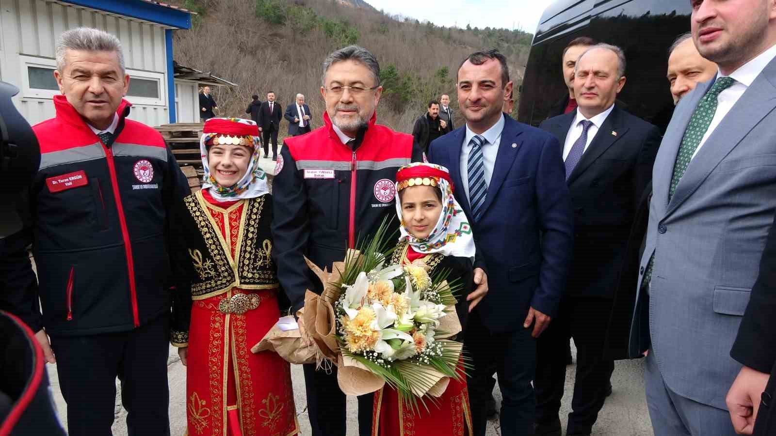 bakan yumakli turk somonu ihracati 500 milyon dolara ulasti 3 QAZBMJA4