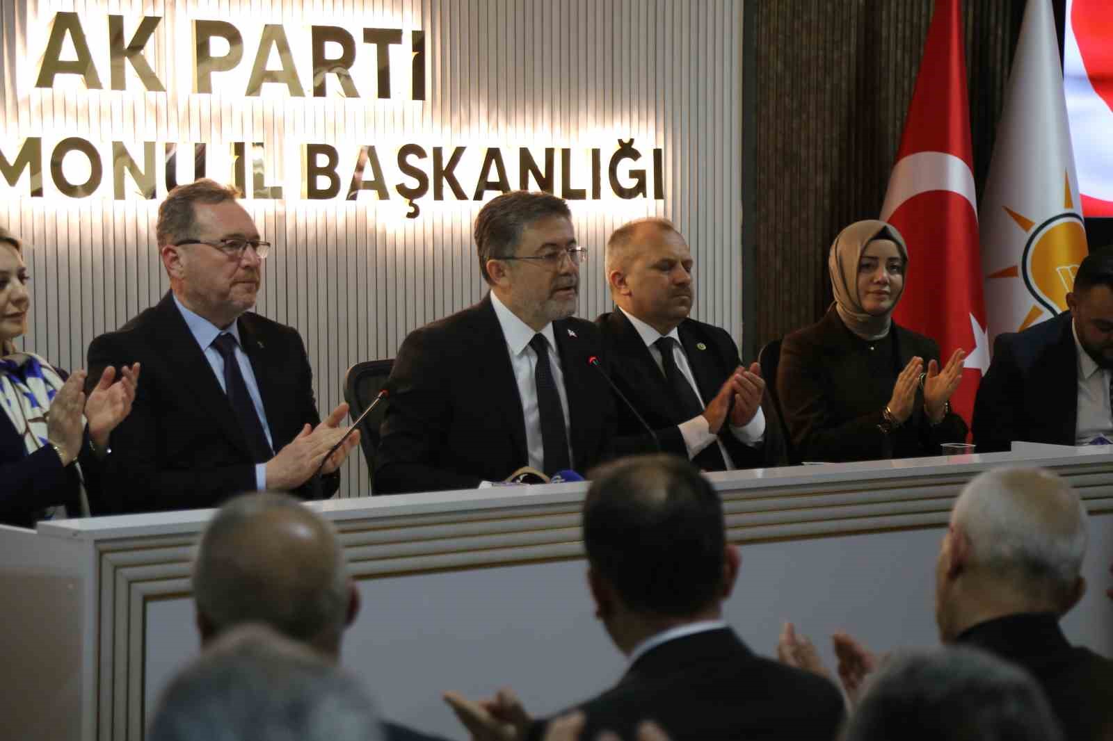 Bakan Yumaklı: "Üç tarafı denizlerle çevrili güzel ülkemin beş tarafı çatışmalarla, savaşlarla, her türlü krizle çevrilmiş durumda" 6 bakan yumakli uc tarafi denizlerle cevrili guzel ulkemin bes tarafi catismalarla savaslarla her turlu Hd8u3ChM