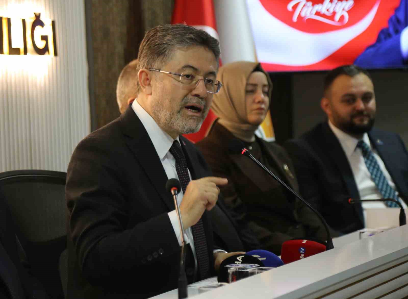 Bakan Yumaklı: "Üç tarafı denizlerle çevrili güzel ülkemin beş tarafı çatışmalarla, savaşlarla, her türlü krizle çevrilmiş durumda" 4 bakan yumakli uc tarafi denizlerle cevrili guzel ulkemin bes tarafi catismalarla savaslarla her turlu MUA7fa6z