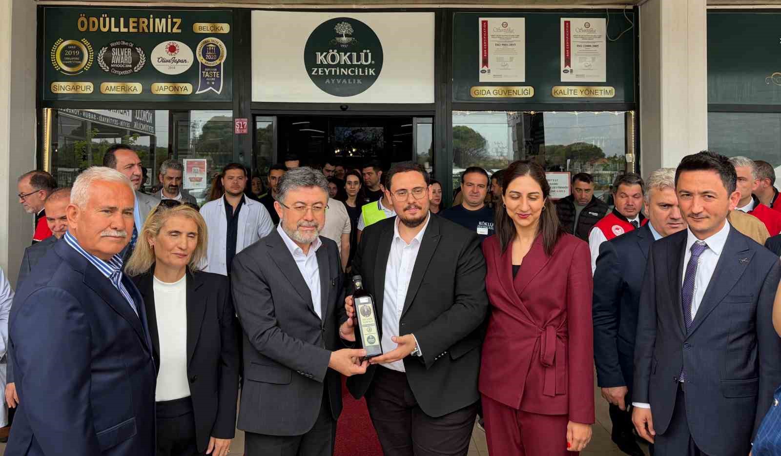 bakan yumakli zeytinyagi uretim tesislerinde incelemede bulundu 1 w5wJNXY8