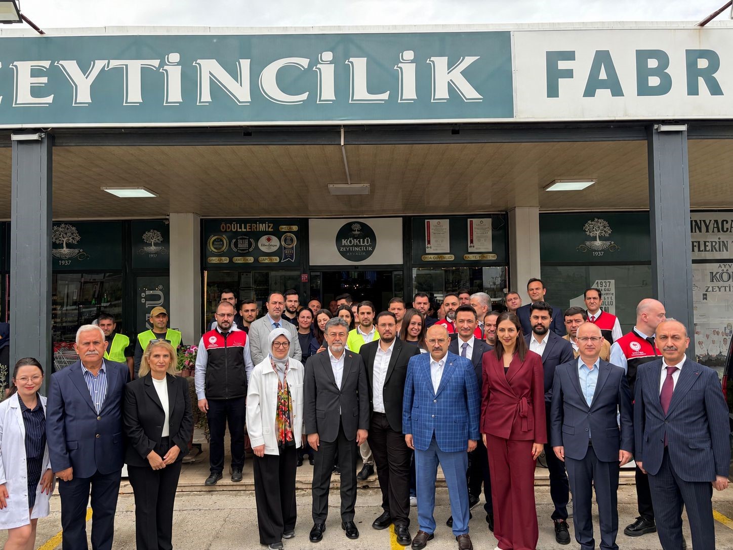 bakan yumakli zeytinyagi uretim tesislerinde incelemede bulundu 3 nRGHD11D