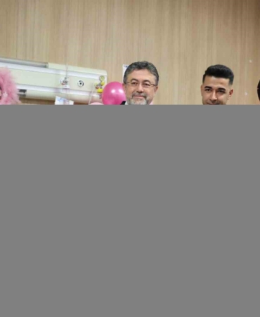 bakanlar-goktas-ve-yumaklidan-her-aile-1-fidan-sevdamiz-yesil-vatan-kampanyasi-kapsaminda-yeni-9AcO35Qy.jpg