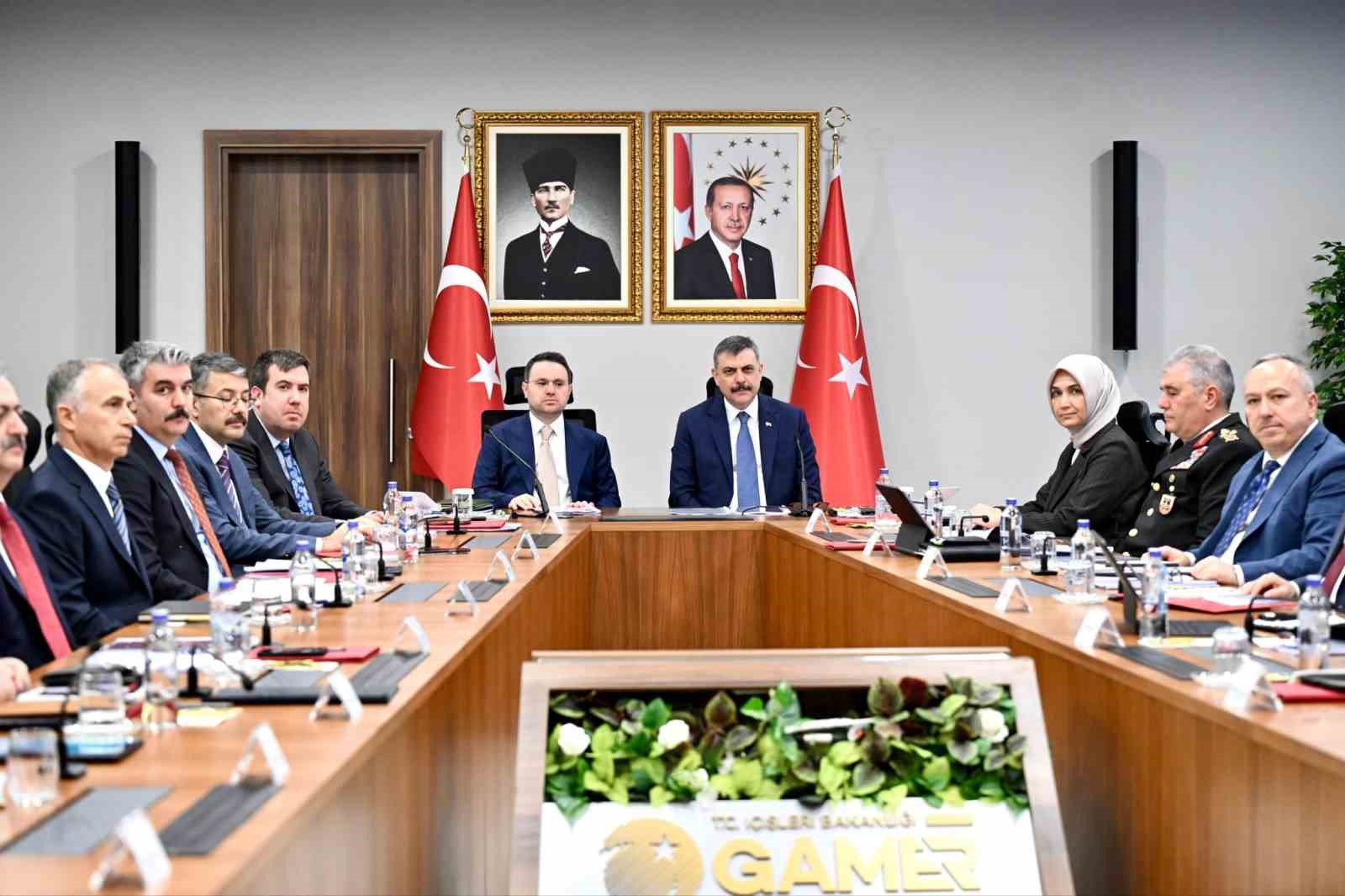 Bakanlar Gürlek ve Çiftçi ’Dolandırıcılıkla Mücadele Merkezi’ projesini görüştü 5 bakanlar gurlek ve ciftci dolandiricilikla mucadele merkezi projesini gorustu 1 Bh6ztpPw