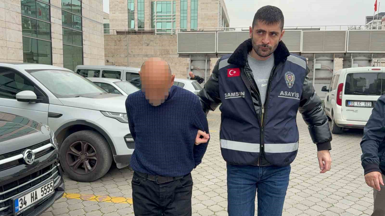 bakici olarak evine gittigi yasli adamin cebinde 8 bin lira bulunan montu caldi 0 7rjfAwji