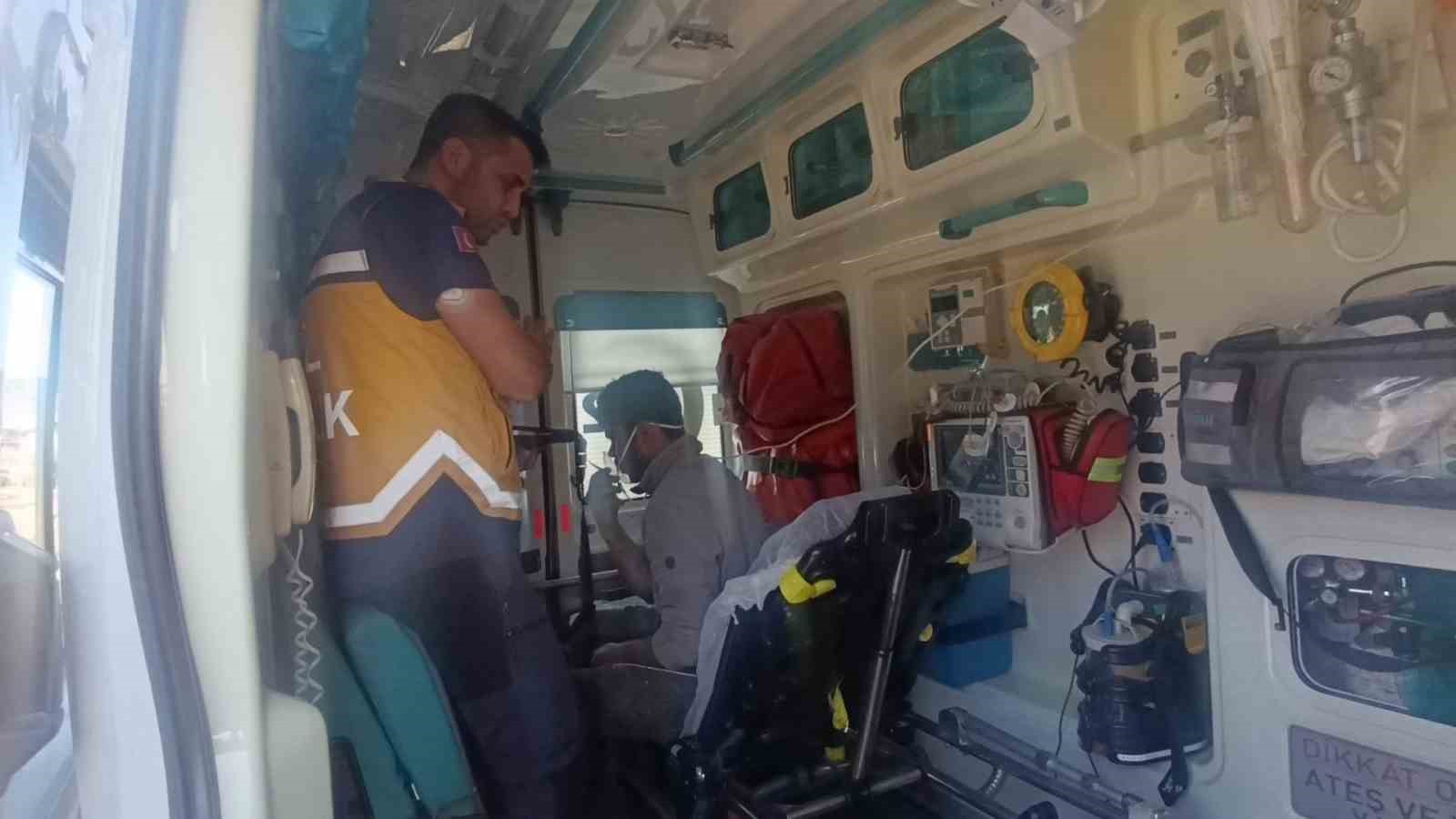 Bakım sırasında tur teknesi alev aldı dumandan etkilenen işçi hastanelik oldu 4 bakim sirasinda tur teknesi alev aldi dumandan etkilenen isci hastanelik oldu 0 ykdgs8BP