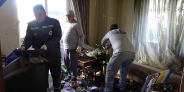 bakimevine-yerlestirilen-yasli-adamin-evinden-2-kamyon-cop-cikti-MUEXK6nF.jpg
