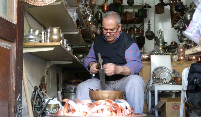 bakir-bileklikler-yeniden-moda-oldu-ysik1bPV.jpg