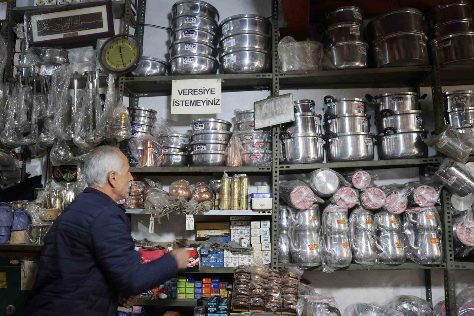 Bakırcılar Çarşısı’nda zamana direnen son ustalar 13 bakircilar carsisinda zamana direnen son ustalar 9 SJ6X5r7A