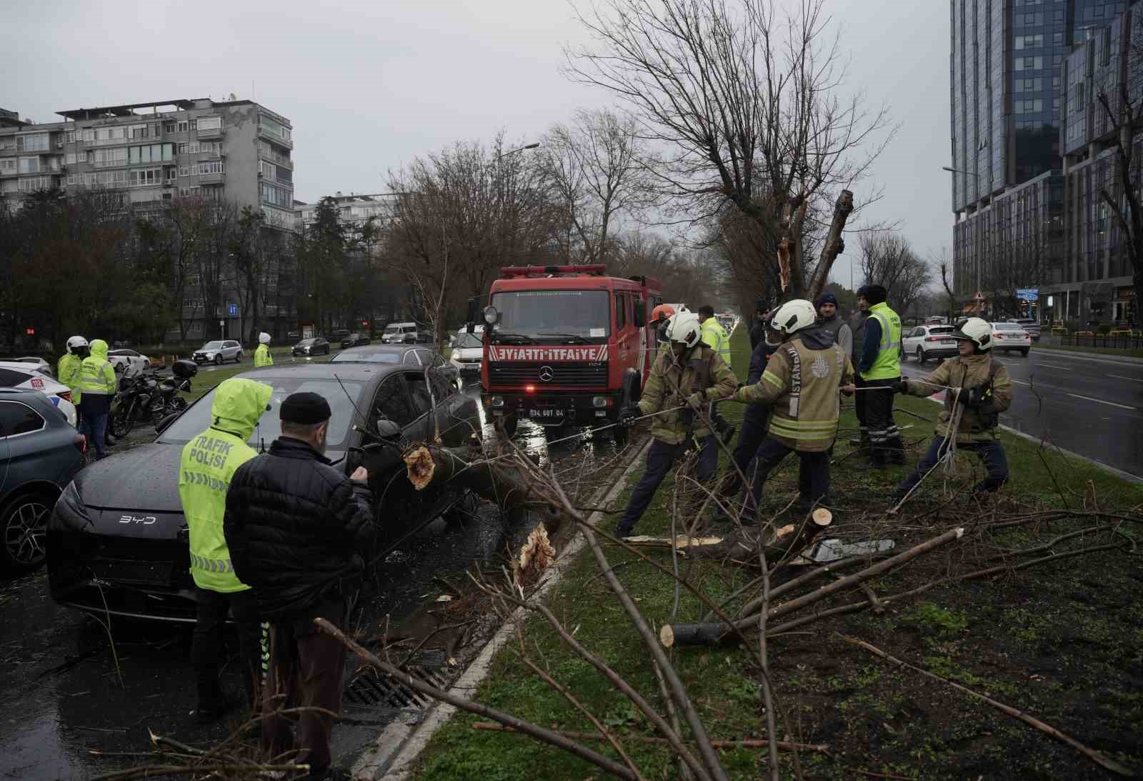 bakirkoy sahil yolunda firtina kabusu 2 3iwbWd8A