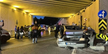 bakirkoyde-hafif-ticari-arac-ile-otomobil-carpisti-5-yarali-staXuwT7.jpg