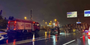 bakirkoyde-hafriyat-kamyonu-bariyere-carparak-devrildi-2-yarali-Ev266xkE.jpg