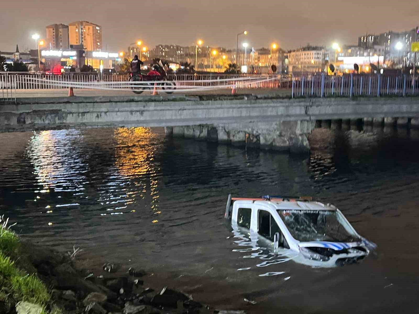 bakirkoyde ibbye ait zabita araci denize dustu 1