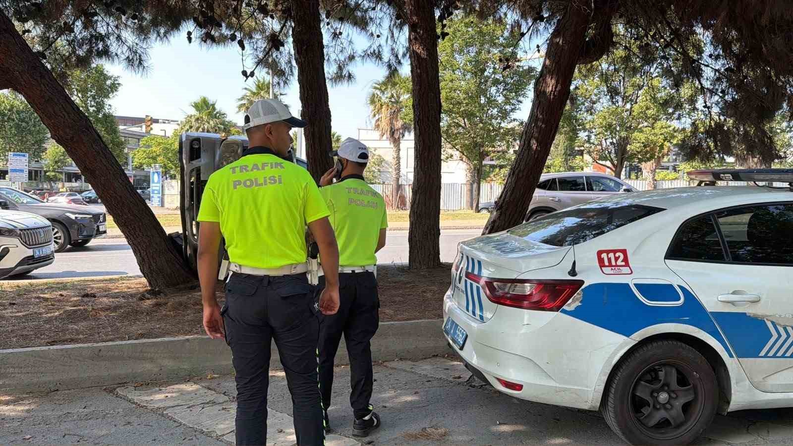 Bakırköy’de kontrolden çıkan otomobil takla attı: 1 yaralı 6 bakirkoyde kontrolden cikan otomobil takla atti 1 yarali 2 nHdWiTNT