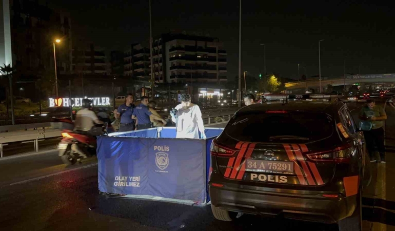 bakirkoyde-otomobilin-carptigi-adam-hayatini-kaybetti-RQpDMp6N.jpg