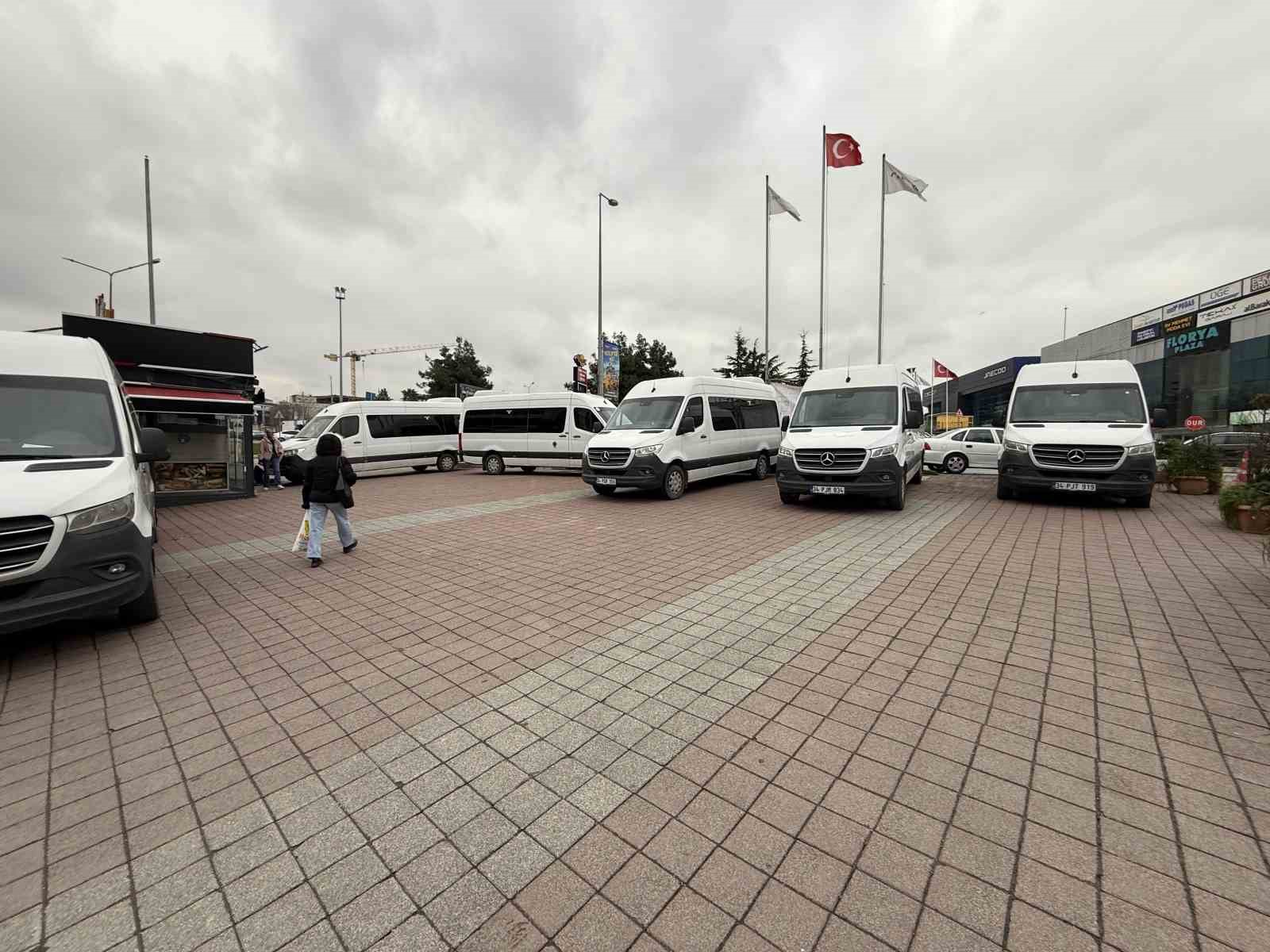 Bakırköy’deki market otoparkında "Servis Minibüsü" krizi: Müşteriler ve işletmeci isyan etti 8 bakirkoydeki market otoparkinda servis minibusu krizi musteriler ve isletmeci isyan etti 4 3ekDWTsy