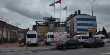 bakirkoydeki-market-otoparkinda-servis-minibusu-krizi-musteriler-ve-isletmeci-isyan-etti-DFIPHAuE.jpg