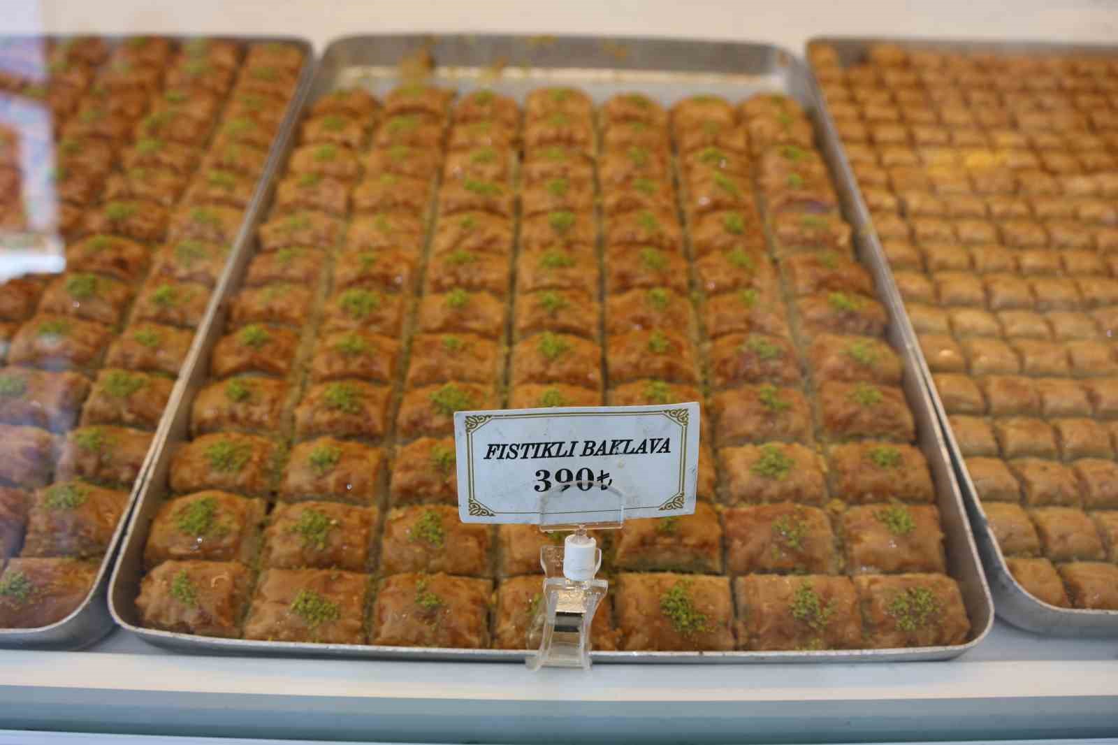 baklava alirken kutuya para odememek isteyenlere dara uyarisi 4 kXzV4vzB