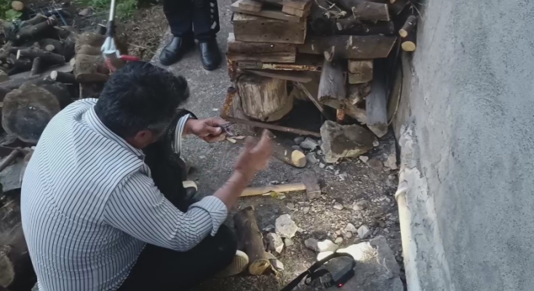 Bakmaya bile korkanlar varken o koluna dolanan 1 buçuk metrelik 2 yılanı saklandığı delikte yakaladı 6 bakmaya bile korkanlar varken o koluna dolanan 1 bucuk metrelik 2 yilani saklandigi delikte 4ZGFSibc