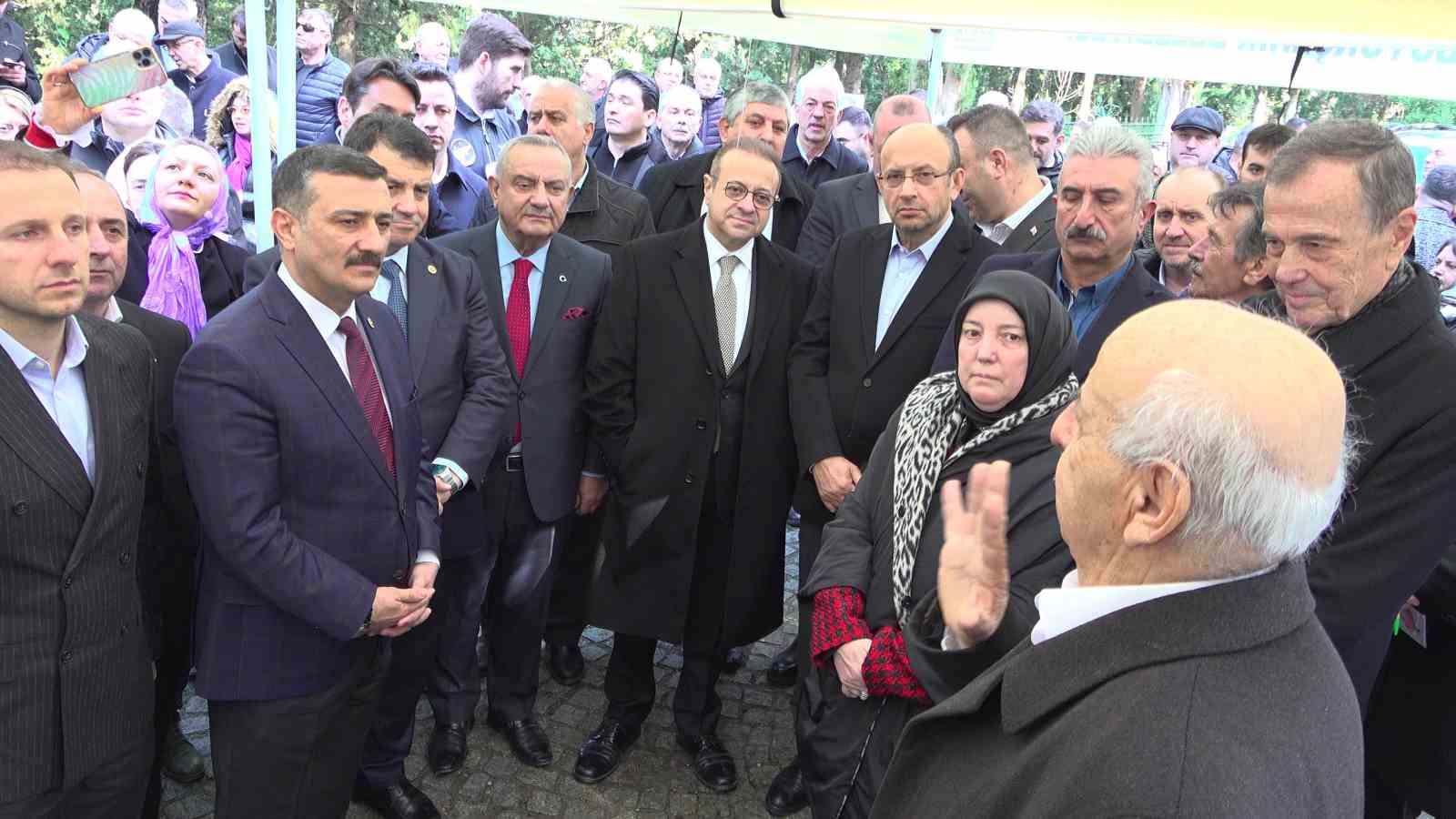 bal goc kurucu baskani mumin gencoglu kabri basinda anildi 1 8Cm69CXe