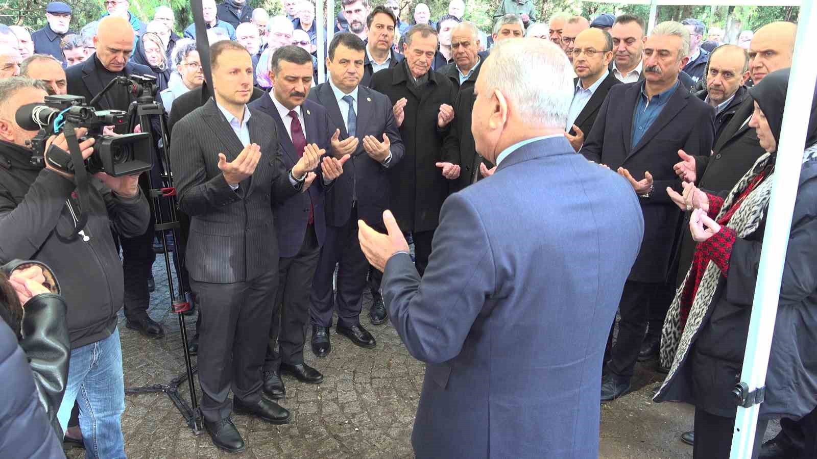 bal goc kurucu baskani mumin gencoglu kabri basinda anildi 3 L3kAX1WE