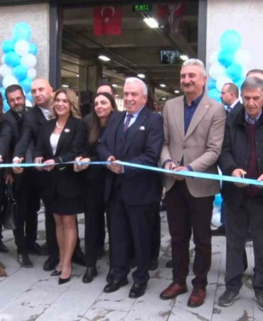 balat-mahallesi-modern-pazar-alanina-kavustu-ZnnBd5G1.jpg