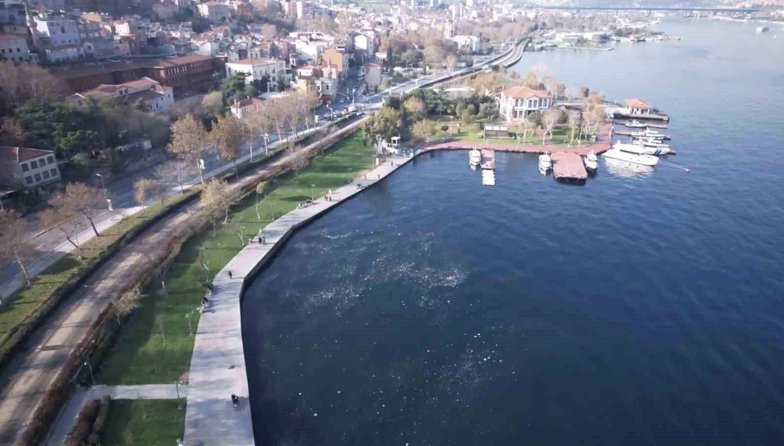 balat sahilinde olta atan balikcilar deniz yuzeyinde olusan kirlilikten sikayetci 2 FlTSJK7p