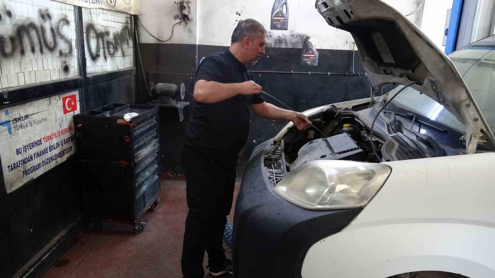 balata degisimi sirasinda tekerlekten cikan kertenkele sasirtti 2 e2NSKwCT