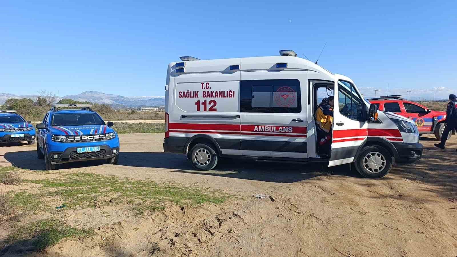 balik avlamaya gelen vatandaslar manavgat irmaginda erkek cesedi buldu 2 QcYsPEns