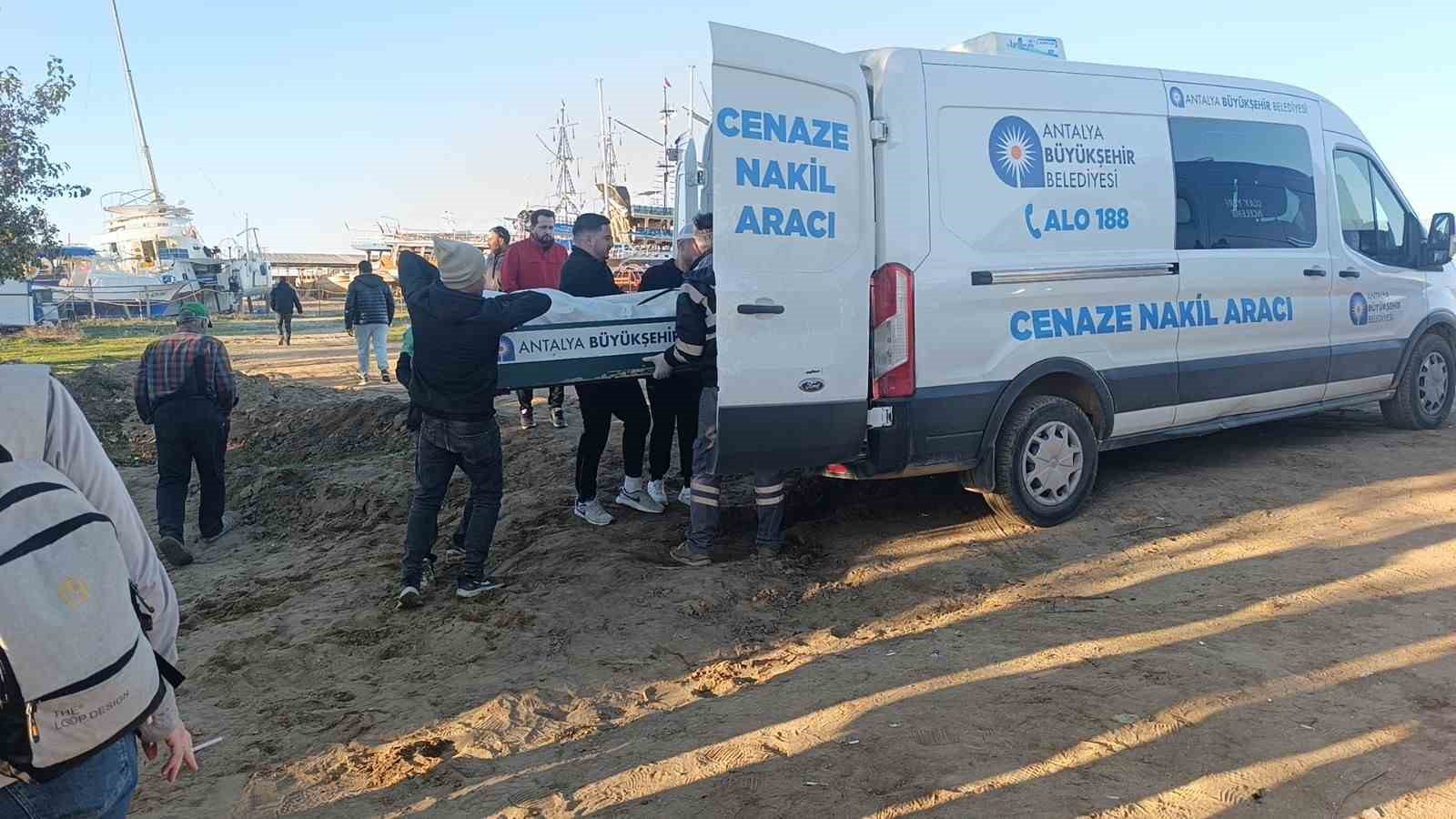 balik avlamaya gelen vatandaslar manavgat irmaginda erkek cesedi buldu 4 pXOj7gK3
