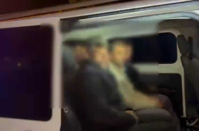 Balık istifi gibi kaçak göçmen taşıyan organizatöre 181 bin TL trafik cezası 5 balik istifi gibi kacak gocmen tasiyan organizatore 181 bin tl trafik cezasi 1 LSJTQCsD