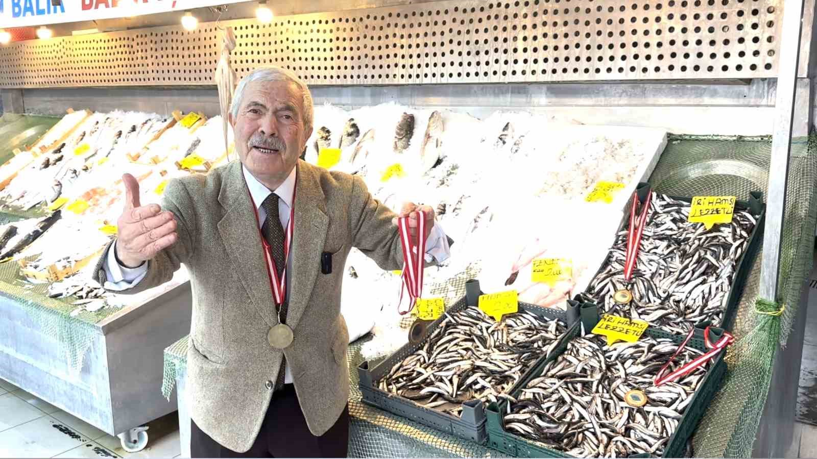 balik sezonu sona erdi balikci kenan hamsiye madalya takti 2 jBETBdhA