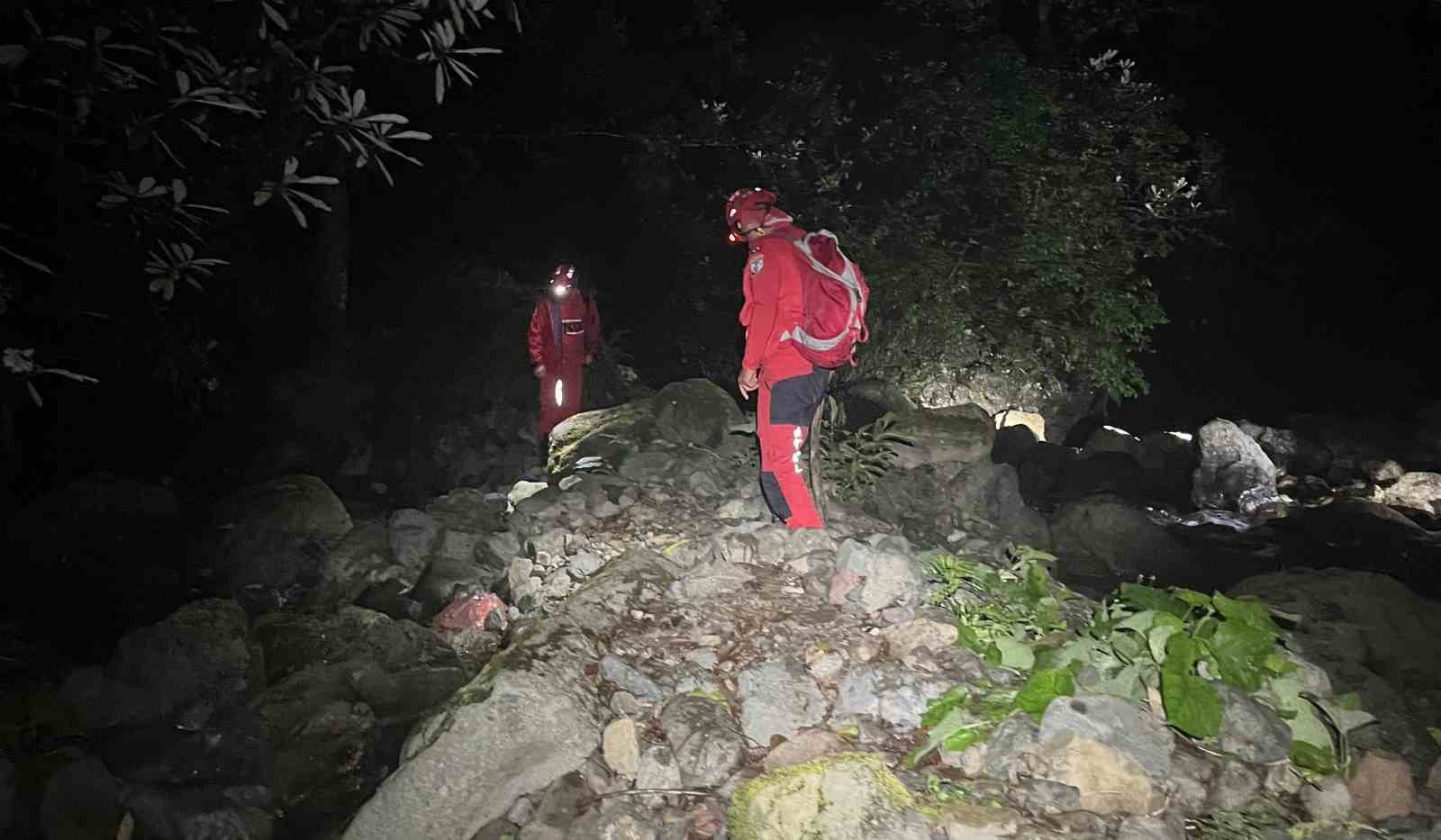 Balık tutmak için girdikleri ormanda kaybolan 3 kişi bulundu 7 balik tutmak icin girdikleri ormanda kaybolan 3 kisi bulundu 3 9nPNhZEm