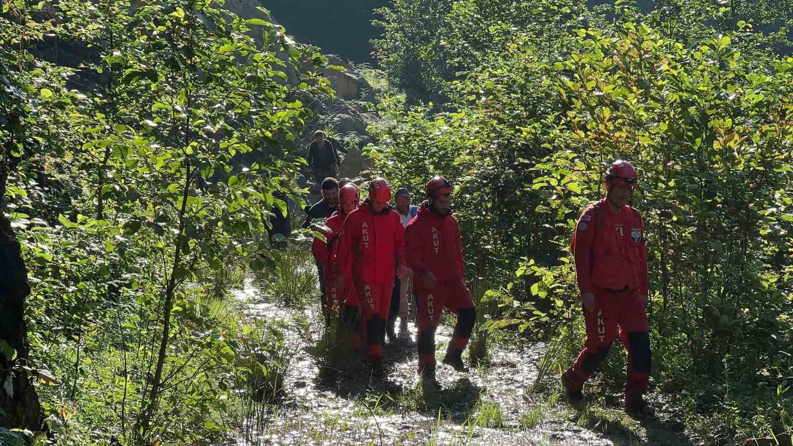 Balık tutmak için girdikleri ormanda kaybolan 3 kişi bulundu 8 balik tutmak icin girdikleri ormanda kaybolan 3 kisi bulundu 4 heRtLVCB