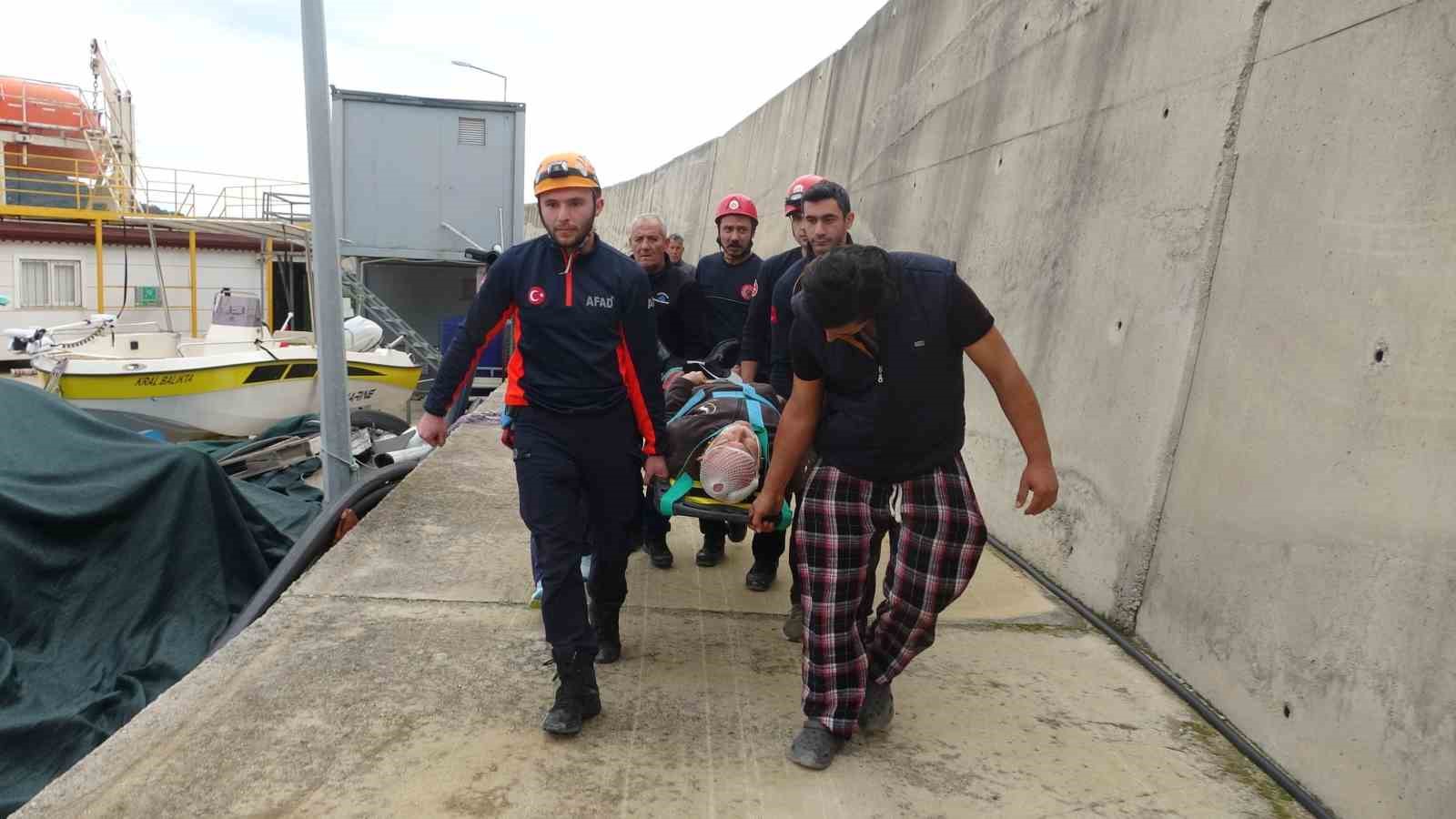 balik tutmak icin gittigi dalga kiranda duserek mahsur kaldi 10 GV9c34eV