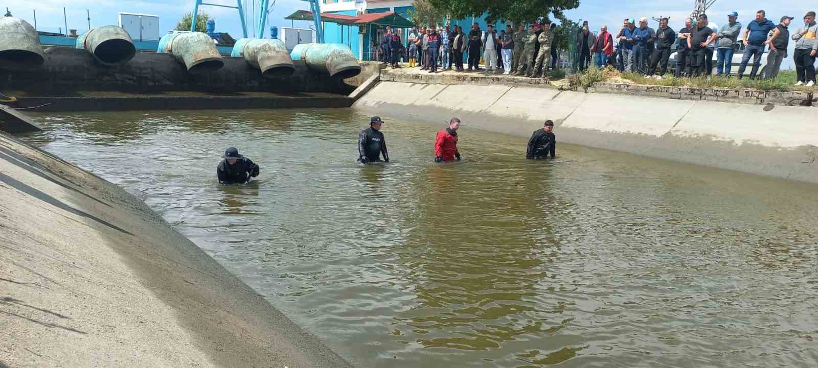 Balık tutmak için gittiği sulama kanalında hayatını kaybetti 5 balik tutmak icin gittigi sulama kanalinda hayatini kaybetti 1 ZIlP6Bkc