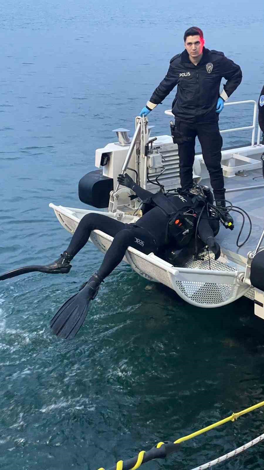 balikcilar fark etti denizde dalgic kiyafetli erkek cesedi bulundu 4