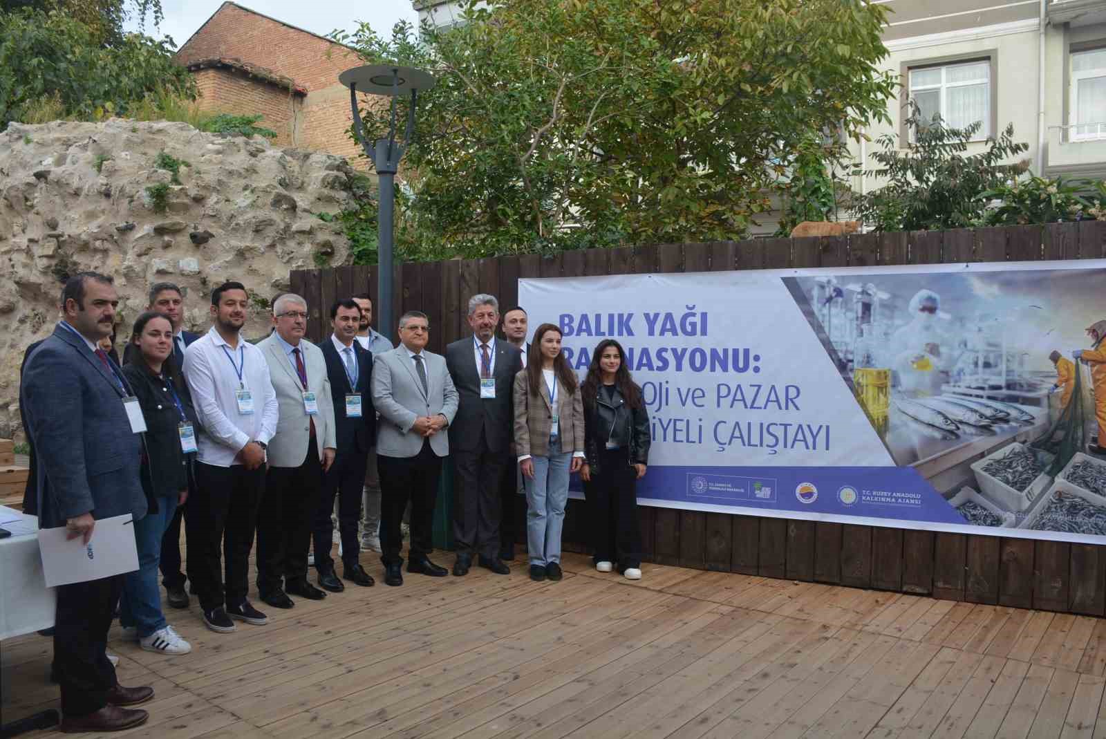 Balıkçılık sektörü Sinop’ta bir araya geldi: Balık yağı üretim potansiyeli ortaya çıkarılıyor 5 balikcilik sektoru sinopta bir araya geldi balik yagi uretim potansiyeli ortaya cikariliyor 1 5SZvE6Of