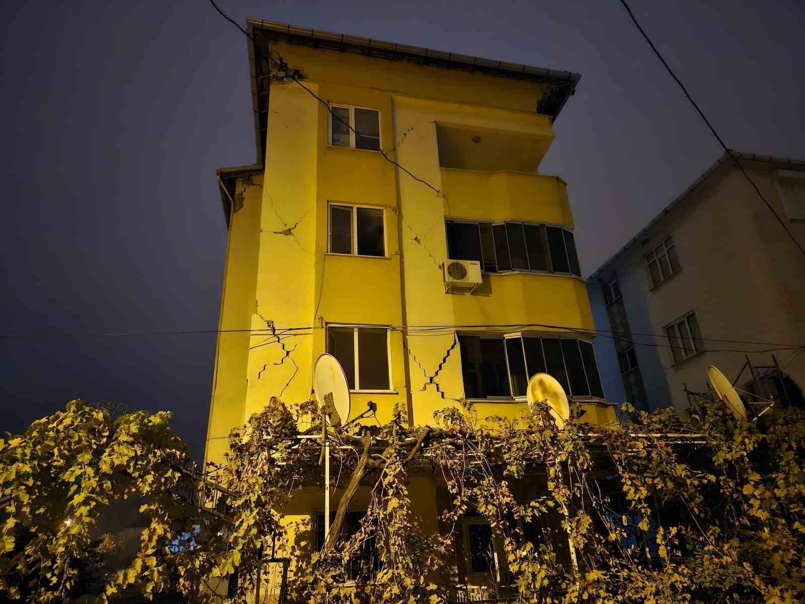 Balıkesir gece boyu sallandı 4 balikesir gece boyu sallandi 0 NlMpdlNZ