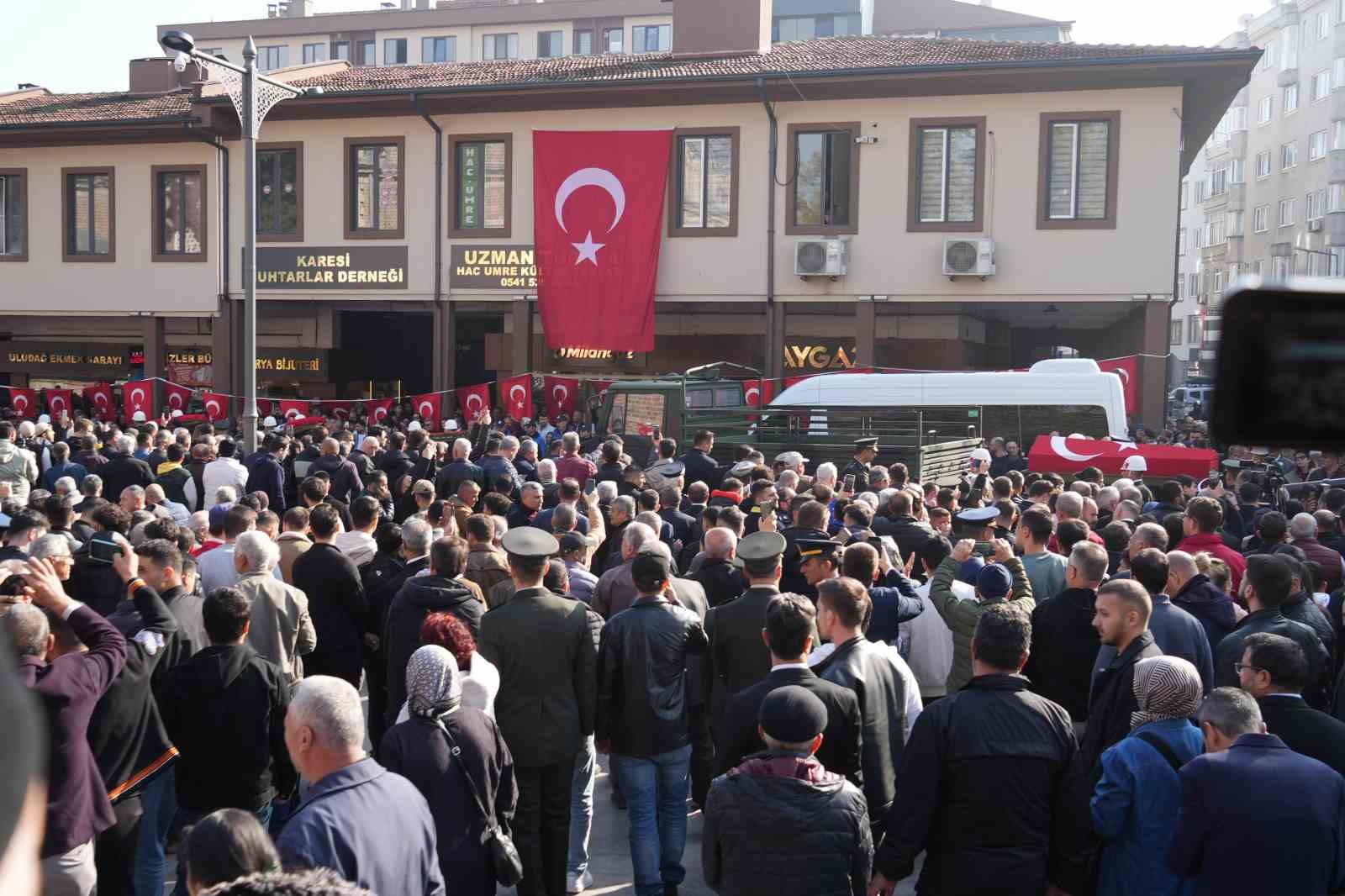 balikesir sehit emre sayini son yolculuguna ugurladi 0 HDCn9EF8