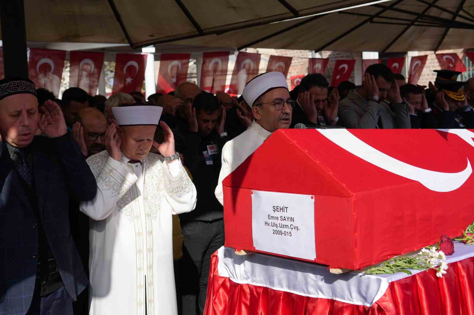 balikesir sehit emre sayini son yolculuguna ugurladi 3 pviiT62V