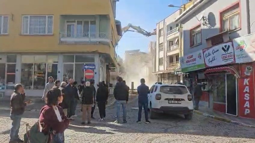 balikesir sindirgida 49 buyuklugunde deprem 3 tAvQCWpU