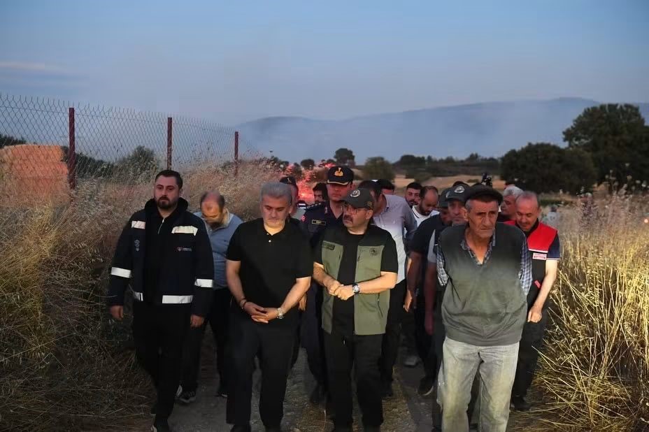 Balıkesir Valisi Ustaoğlu: "550 personelle yangınlara müdahalemiz devam ediyor" 4 balikesir valisi ustaoglu 550 personelle yanginlara mudahalemiz devam ediyor 0