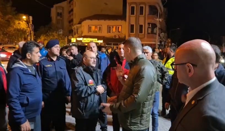 balikesir-valisi-ustaoglu-can-kaybi-bulunmuyor-UiIuvPyz.jpg