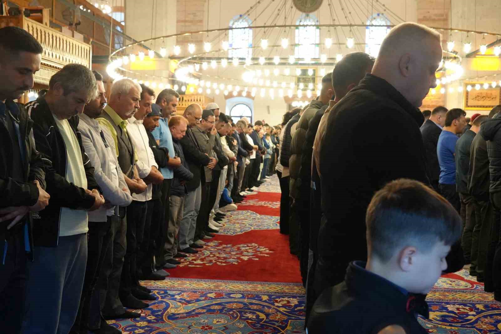balikesir zagnospasa caminde bayramlasti 0 27iPnIPZ