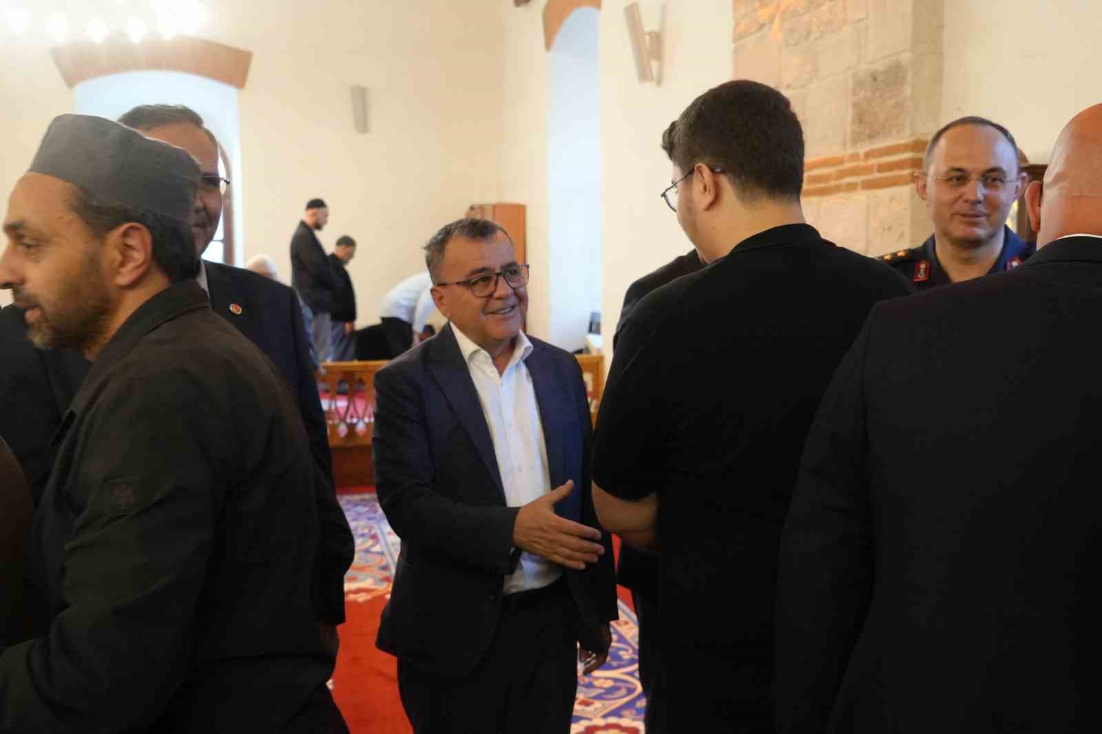 balikesir zagnospasa caminde bayramlasti 3 GnCsW7FU