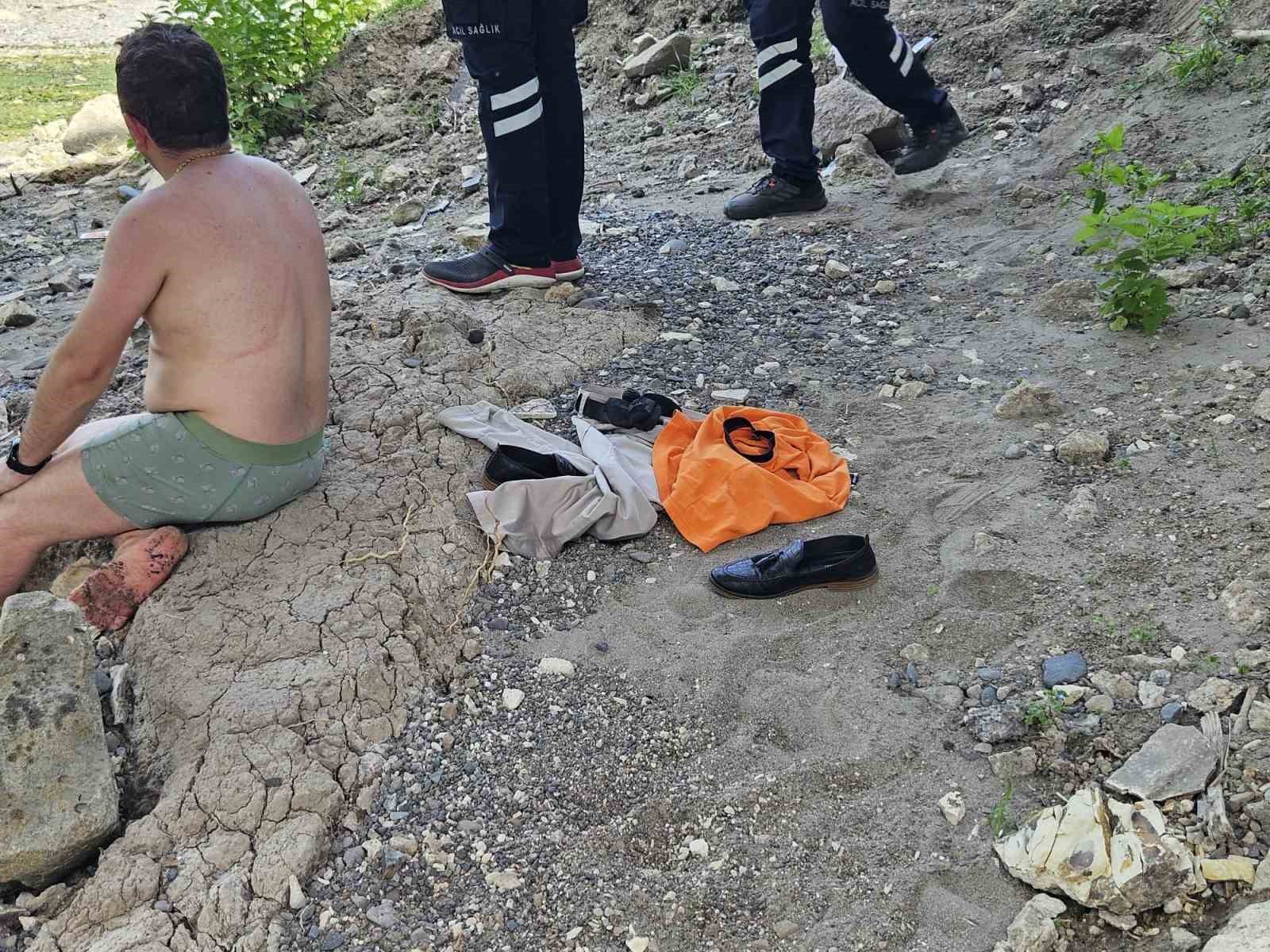 balikesirde 14 yasindaki cocuk serinlemek icin girdigi cayda boguldu 4 N2HrD93X