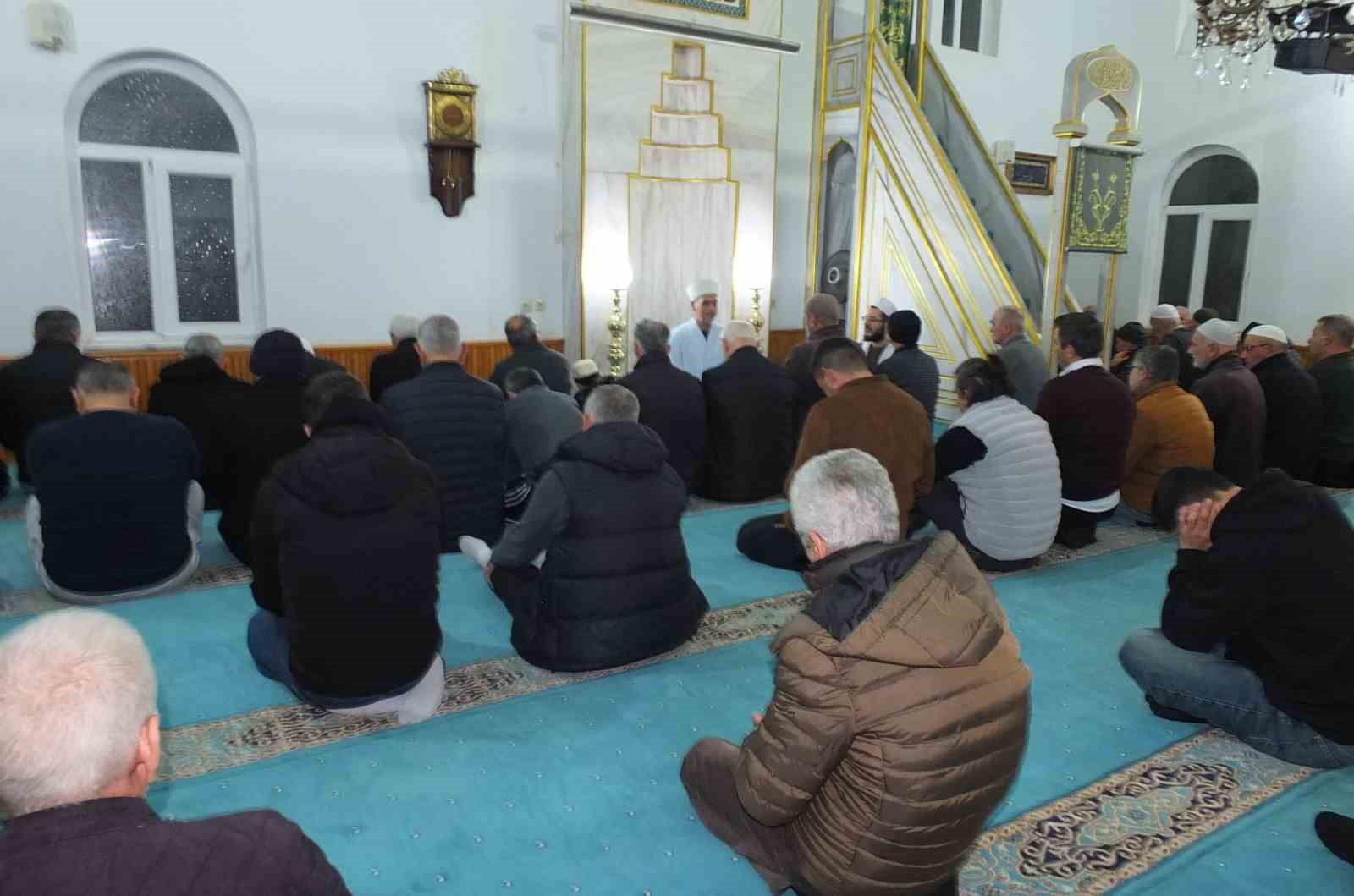 balikesirde 3 dakika erken okunan ezan kafalari karistirdi 3 nsSsE8c6